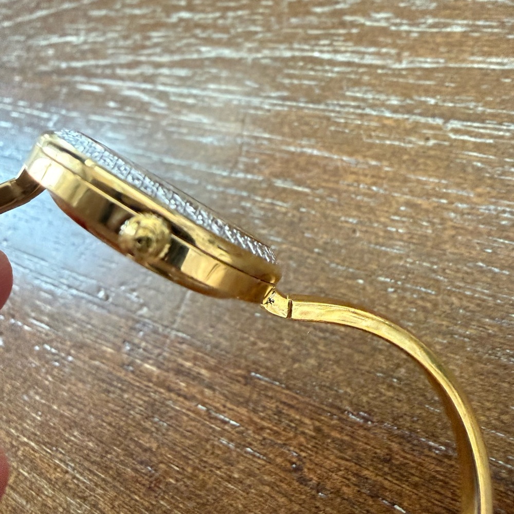 Gucci Women's Gold Watch with Colorful Bezels - Picture 16 of 16